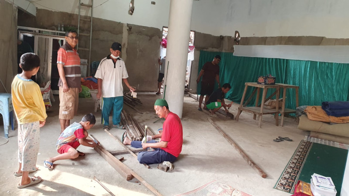 Minggu, 15 Oktober 2023 kegiatan gotong royong di wilayah Kelurahan Karang Anyar