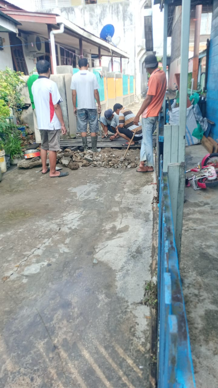 Minggu, 15 Oktober 2023 kegiatan gotong royong di wilayah Kelurahan Karang Anyar