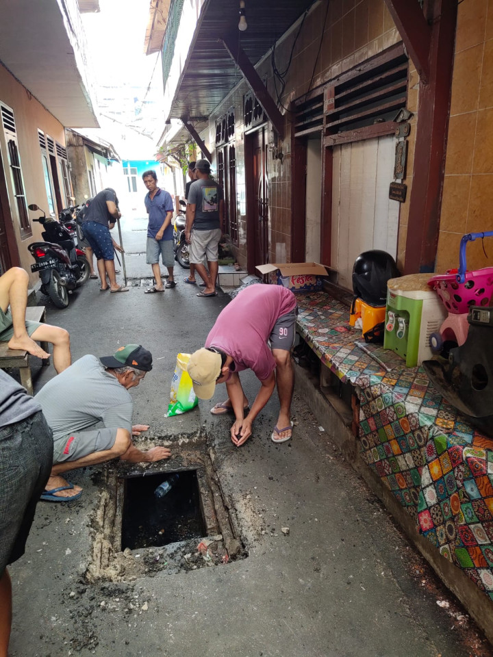 Minggu, 15 Oktober 2023 kegiatan gotong royong di wilayah Kelurahan Karang Anyar