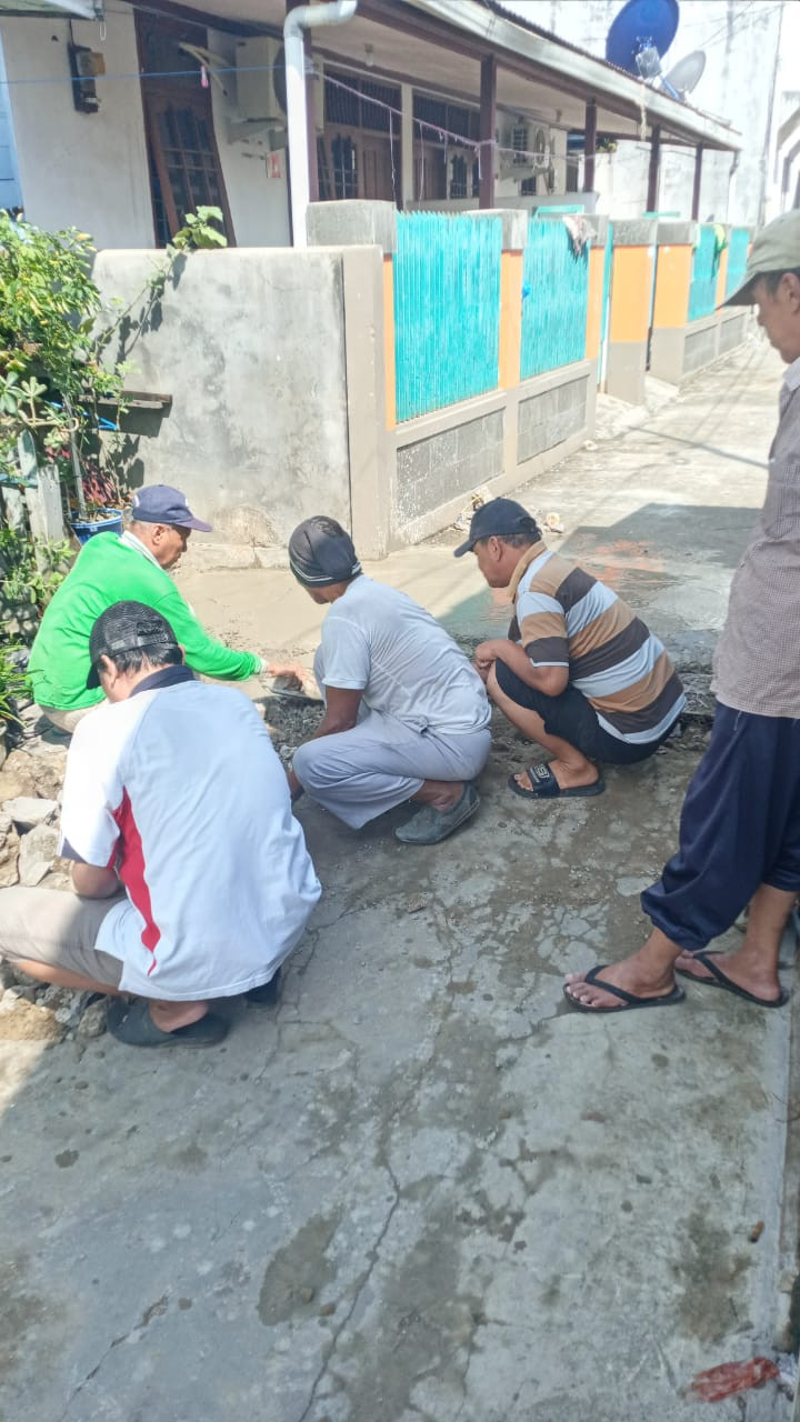 Minggu, 15 Oktober 2023 kegiatan gotong royong di wilayah Kelurahan Karang Anyar
