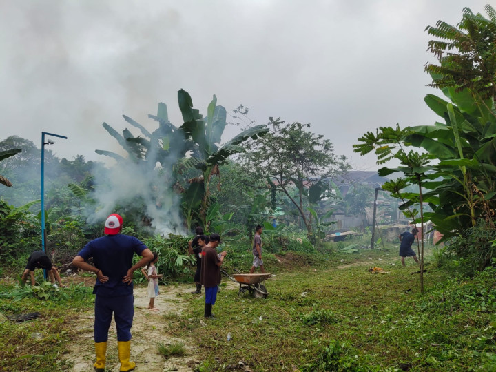 Minggu, 15 Oktober 2023 kegiatan gotong royong di wilayah Kelurahan Karang Anyar
