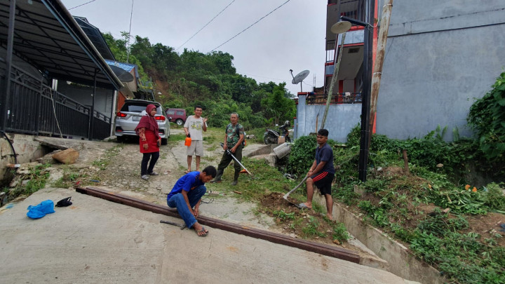 Minggu, 15 Oktober 2023 kegiatan gotong royong di wilayah Kelurahan Karang Anyar