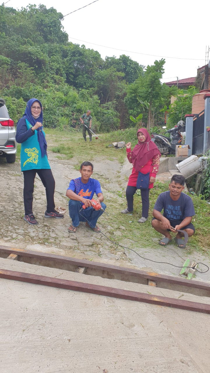 Minggu, 15 Oktober 2023 kegiatan gotong royong di wilayah Kelurahan Karang Anyar
