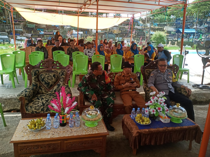 Selasa, 24 Oktober 2023, kegiatan peresmian gedung baru Posyandu Turry di Jln. Tengkawang RT.015 dan dihadiri langsung oleh Lurah, Babinsa, PPTK Kegiatan Probebaya, PKK dan anggota PKK Karang Anyar