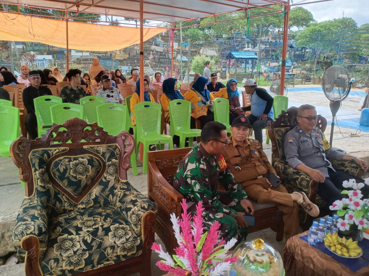 Selasa, 24 Oktober 2023, kegiatan peresmian gedung baru Posyandu Turry di Jln. Tengkawang RT.015 dan dihadiri langsung oleh Lurah, Babinsa, PPTK Kegiatan Probebaya, PKK dan anggota PKK Karang Anyar