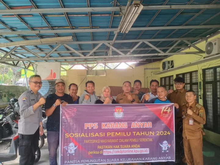 Rabu, 25 Oktober 2023, PPS Karang Anyar melakukan sosialisasi pemilu serentak 2024 dengan didampingi Lurah yang bertempat di Kantor Kelurahan Karang Anyar