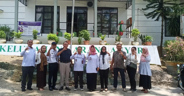 Rabu, 25 Oktober 2023, Lurah beserta Seklur dan Camat Sungai Kunjang menerima kunjungan tim penilaian SAQ E-Monev PPID mengenai keterbukaan informasi publik tahun 2023 di Kantor Kelurahan Karang Anyar.
