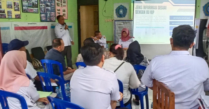 Rabu, 25 Oktober 2023, Lurah beserta Seklur dan Camat Sungai Kunjang menerima kunjungan tim penilaian SAQ E-Monev PPID mengenai keterbukaan informasi publik tahun 2023 di Kantor Kelurahan Karang Anyar.