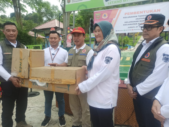 Kamis, 27 Oktober 2023, Sekcam Sungai Kunjang, Lurah, Seklur dan Kasie Pemerintahan menghadiri kegiatan sosialisasi dan pengukuhan Katana Kelurahan Karang Anyar oleh BPBD Kota Samarinda di Taman Lalu Lintas Letj. MT. Haryono