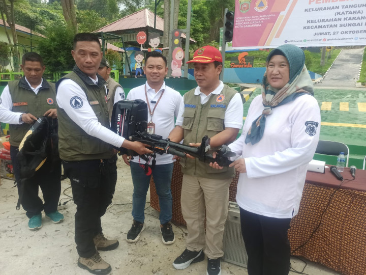 Kamis, 27 Oktober 2023, Sekcam Sungai Kunjang, Lurah, Seklur dan Kasie Pemerintahan menghadiri kegiatan sosialisasi dan pengukuhan Katana Kelurahan Karang Anyar oleh BPBD Kota Samarinda di Taman Lalu Lintas Letj. MT. Haryono