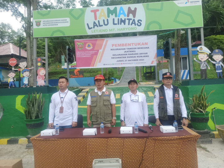 Kamis, 27 Oktober 2023, Sekcam Sungai Kunjang, Lurah, Seklur dan Kasie Pemerintahan menghadiri kegiatan sosialisasi dan pengukuhan Katana Kelurahan Karang Anyar oleh BPBD Kota Samarinda di Taman Lalu Lintas Letj. MT. Haryono