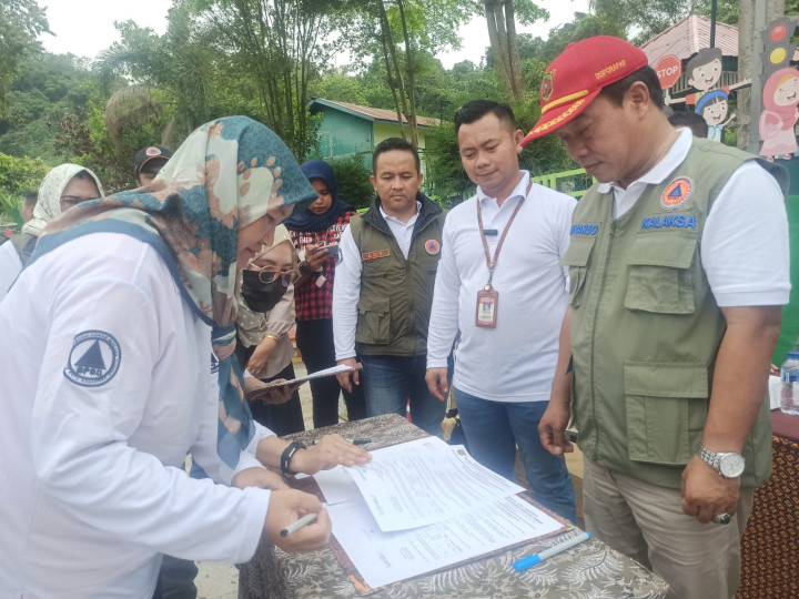 Kamis, 27 Oktober 2023, Sekcam Sungai Kunjang, Lurah, Seklur dan Kasie Pemerintahan menghadiri kegiatan sosialisasi dan pengukuhan Katana Kelurahan Karang Anyar oleh BPBD Kota Samarinda di Taman Lalu Lintas Letj. MT. Haryono