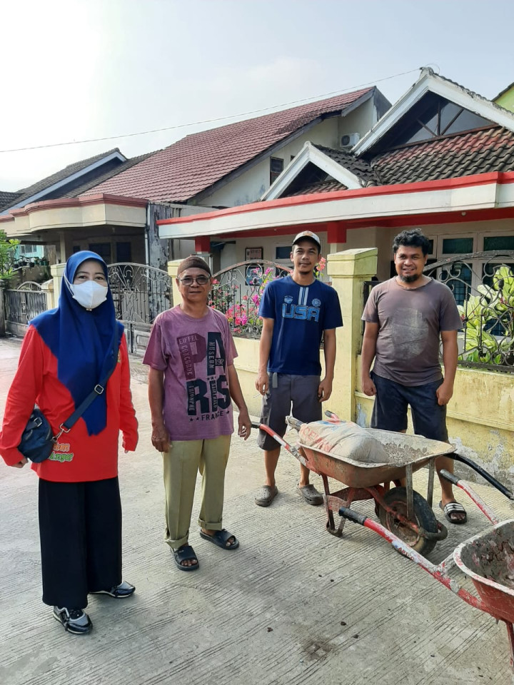 Minggu, 29 Oktober 2023, Seklur bersama Kasie Pemerintahan, Ekobang, Kesra dan para staf mengikuti kegiatan kerja bakti Sungai Kunjang di Jalan Untung Suropati