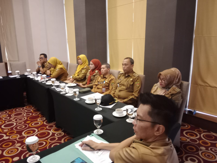 Senin, 30 Oktober 2023, Lurah menghadiri Rapat rencana pengesahan Standar Pelayanan Publik se Kelurahan Larang Anyar di Balaikota Samarinda.