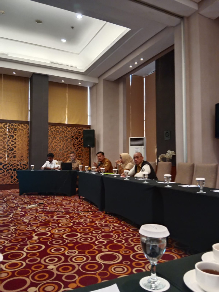 Senin, 30 Oktober 2023, Lurah menghadiri Rapat rencana pengesahan Standar Pelayanan Publik se Kelurahan Larang Anyar di Balaikota Samarinda.
