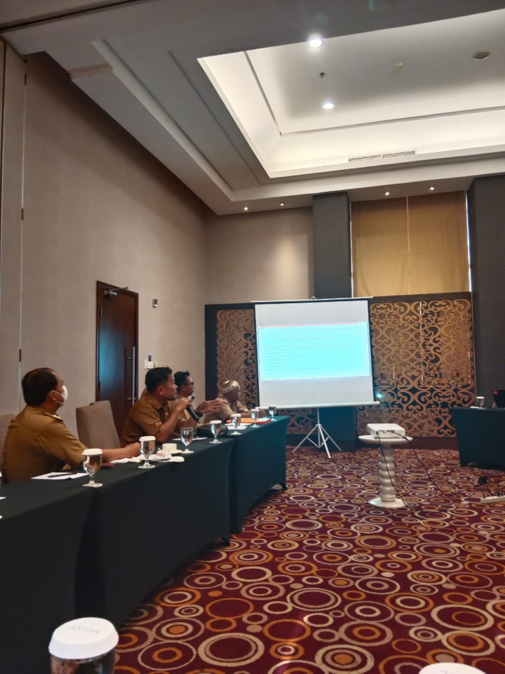 Senin, 30 Oktober 2023, Lurah menghadiri Rapat rencana pengesahan Standar Pelayanan Publik se Kelurahan Larang Anyar di Balaikota Samarinda.