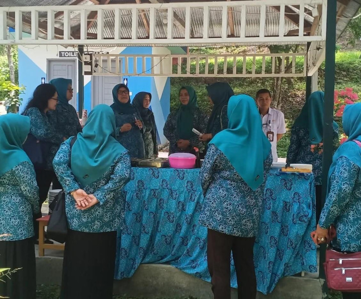 Rabu, 01 November 2023, Lurah bersama Sekcam dan PKK Karang Anyar mendampingi tim penilaian administrasi PKK dari Tingkat Provinsi Kaltim melakukan kunjungan langsung ke PKK Karang Anyar.