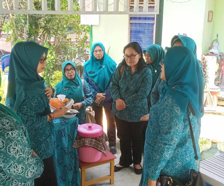 Rabu, 01 November 2023, Lurah bersama Sekcam dan PKK Karang Anyar mendampingi tim penilaian administrasi PKK dari Tingkat Provinsi Kaltim melakukan kunjungan langsung ke PKK Karang Anyar.