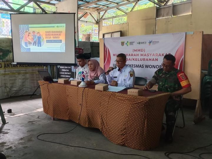 Rabu, 08 November 2023, Lurah bersama Babinsa menghadiri dan mengikuti kegiatan Musyawarah Masyarakat Desa yang dilaksanakan oleh Puskesmas Wonorejo.