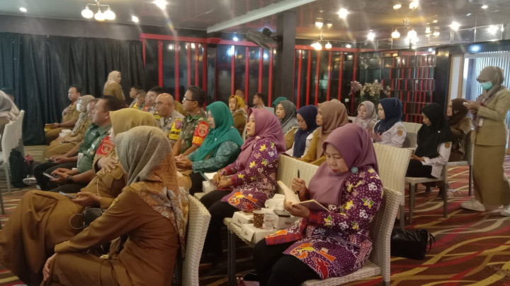 Selasa, 21 November 2023, Staf Kesra mewakili Lurah menghadiri kegiatan diseminasi hasil pengukuran stunting Tingkat Kecamatan Sungai Kunjang di Yen's Delight.
