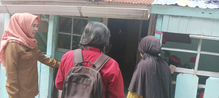 Selasa, 28 November 2023, Kasie Ekobang bersama staf mendampingi Pihak Perkim Kota Samarinda untuk m3ninjau kondisi rumah tidak layak huni di RT. 010, 013, 018.