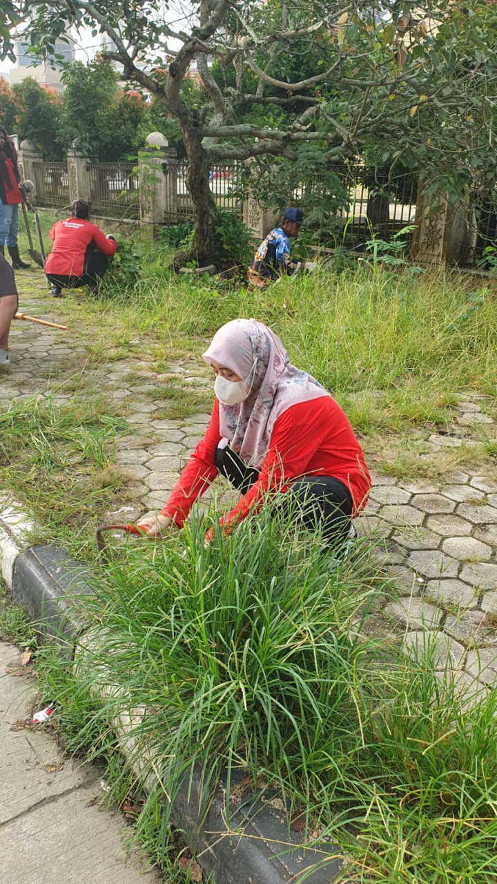 Minggu, 03 Desember 2023, Lurah beserta staf menghadiri kegiatan Gotong Royong bersama jajaran se Kecamatan Sungai Kunjang di Jln. Anggi, Samarinda