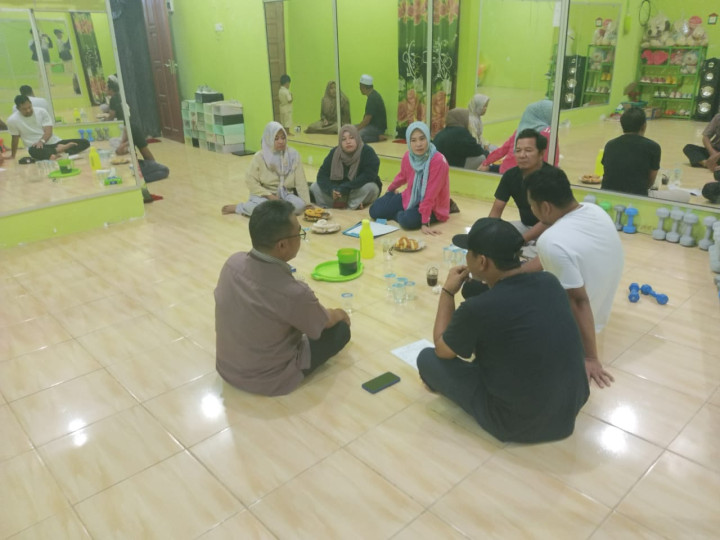 Selasa, 05 Desember 2023, Kasie Ekobang dan staf menghadiri dan mengawasi jalannya kegiatan Rembuk warga di RT. 03,04,05,06 untuk penentuan kegiatan Probebaya di 2024