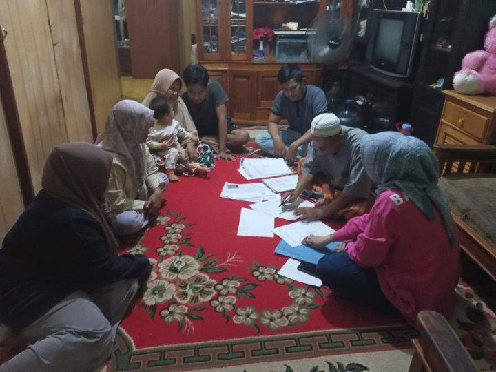 Selasa, 05 Desember 2023, Kasie Ekobang dan staf menghadiri dan mengawasi jalannya kegiatan Rembuk warga di RT. 03,04,05,06 untuk penentuan kegiatan Probebaya di 2024