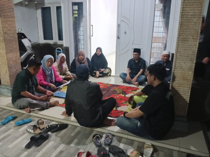 Selasa, 05 Desember 2023, Kasie Ekobang dan staf menghadiri dan mengawasi jalannya kegiatan Rembuk warga di RT. 03,04,05,06 untuk penentuan kegiatan Probebaya di 2024