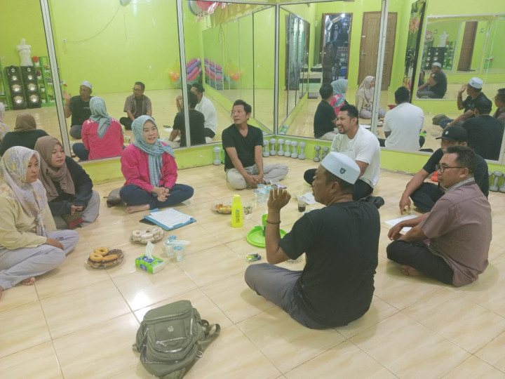 Selasa, 05 Desember 2023, Kasie Ekobang dan staf menghadiri dan mengawasi jalannya kegiatan Rembuk warga di RT. 03,04,05,06 untuk penentuan kegiatan Probebaya di 2024