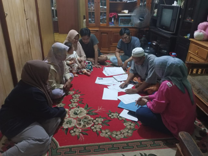Selasa, 05 Desember 2023, Kasie Ekobang dan staf menghadiri dan mengawasi jalannya kegiatan Rembuk warga di RT. 03,04,05,06 untuk penentuan kegiatan Probebaya di 2024