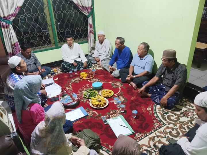 Selasa, 05 Desember 2023, Kasie Ekobang dan staf menghadiri dan mengawasi jalannya kegiatan Rembuk warga di RT. 03,04,05,06 untuk penentuan kegiatan Probebaya di 2024