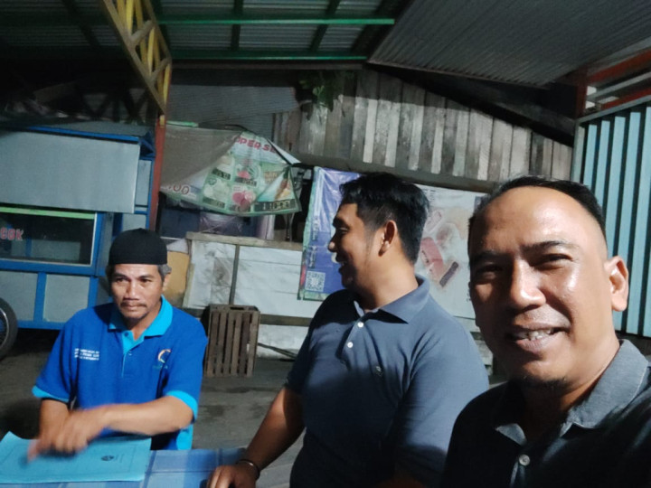 Selasa, 05 Desember 2023, Sekretaris Kelurahan dan staf menghadiri dan mengawasi jalannya kegiatan Rembuk warga di RT. 01,02,013 untuk penentuan kegiatan Probebaya di tahun 2024
