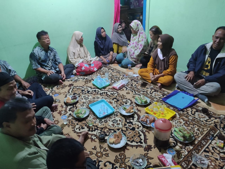Rabu, 06 Desember 2023, Sekretaris Kelurahan dan staf menghadiri dan mengawasi jalannya kegiatan Rembuk warga di RT. 15,16,19,20 untuk penentuan kegiatan Probebaya di tahun 2024