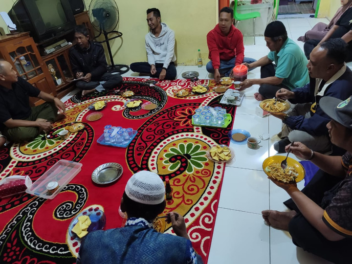 Rabu, 06 Desember 2023, Sekretaris Kelurahan dan staf menghadiri dan mengawasi jalannya kegiatan Rembuk warga di RT. 15,16,19,20 untuk penentuan kegiatan Probebaya di tahun 2024