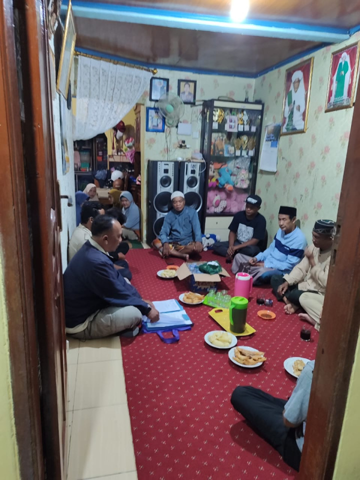 Rabu, 06 Desember 2023, Sekretaris Kelurahan dan staf menghadiri dan mengawasi jalannya kegiatan Rembuk warga di RT. 15,16,19,20 untuk penentuan kegiatan Probebaya di tahun 2024