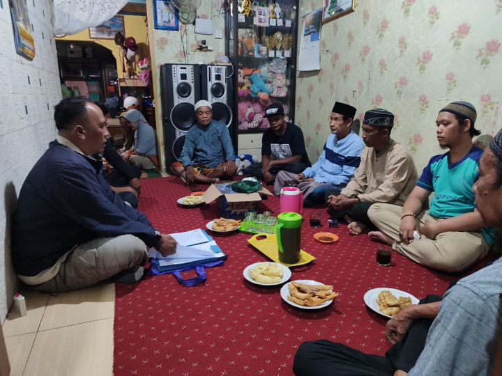 Rabu, 06 Desember 2023, Sekretaris Kelurahan dan staf menghadiri dan mengawasi jalannya kegiatan Rembuk warga di RT. 15,16,19,20 untuk penentuan kegiatan Probebaya di tahun 2024