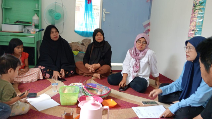Jumat, 08 Desember 2023, Kasie Kesra dan staf menghadiri dan mengawasi jalannya kegiatan Rembuk warga di RT. 017, 026, 033, 034,035 untuk penentuan kegiatan Probebaya di tahun 2024