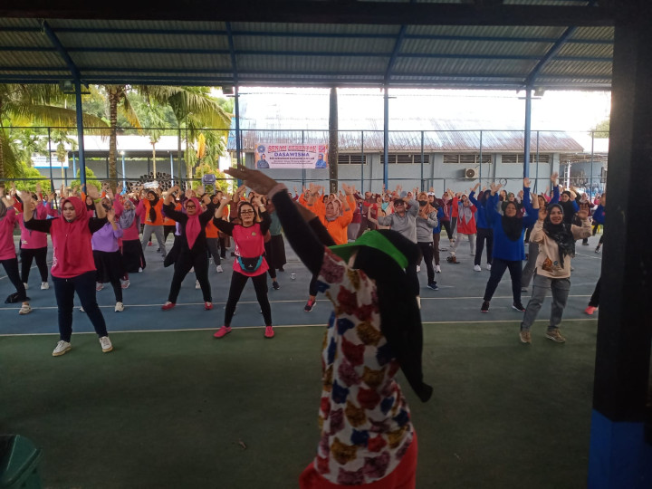 Minggu, 17 Desember 2023, Acara Senam jasmani bersama seluruh Anggota Dasawisma se Karang Anyar di Lap. Tenis Jalan Cendana Komp. PDAM RT. 007, yang juga dihadiri oleh Ketua TP PKK Kota Samarinda, Rinda Wahyuni
