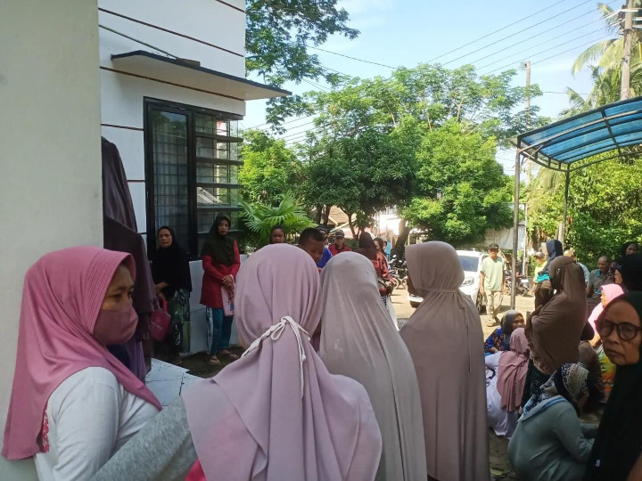 Jumat, 22 Desember 2023, Pembagian beras bantuan untuk warga kurang mampu Kelurahan Karang Anyar menjelang akhir tahun 2024
