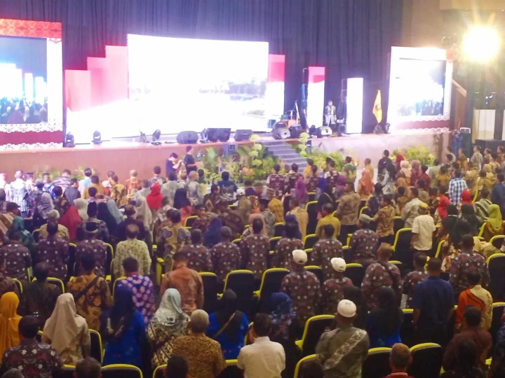 Sabtu 23 Desember 2023, Lurah mendampingi Ketua RT untuk menghadiri kegiatan Refleksi akhir tahun 2023 bersama Wali Kota Samarinda di gedung CHS