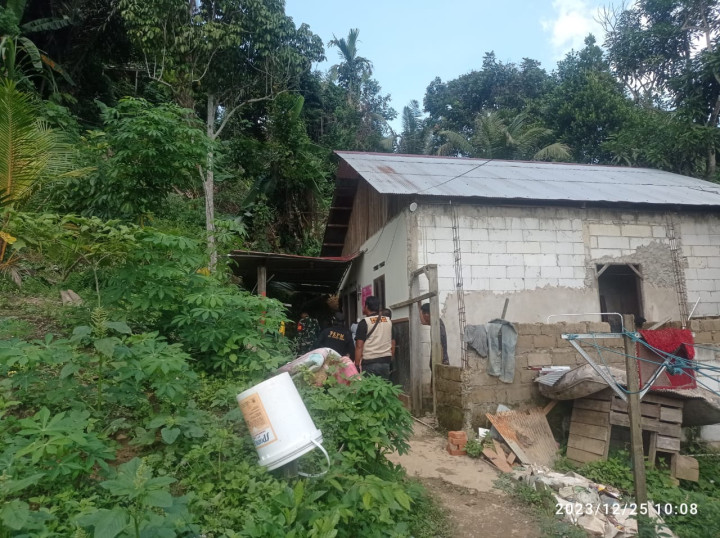 Selasa, 26 Desember 2023, Lurah bersama Babinsa dan Ketua FKPM Karang Anyar melakukan kunjungan ke lokasi longsor di Jalan MT. Haryono RT. 001