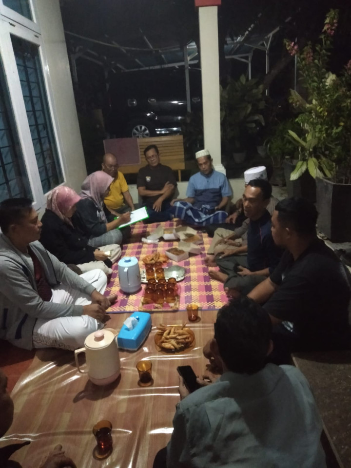 Senin, 08 Januari 2023, Lurah bersama Kasie Ekobang dan Kasie Kesra beserta Staf menghadiri Rapat pembubaran sekaligus pembentukan kembali 3 pokmas Kel. Karang Anyar