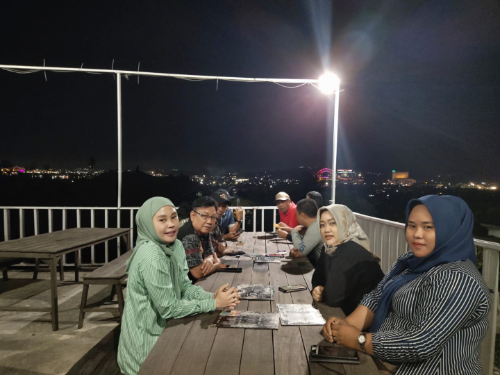 Senin, 08 Januari 2023, Lurah bersama Kasie Ekobang dan Kasie Kesra beserta Staf menghadiri Rapat pembubaran sekaligus pembentukan kembali 3 pokmas Kel. Karang Anyar