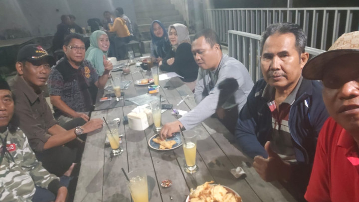 Senin, 08 Januari 2023, Lurah bersama Kasie Ekobang dan Kasie Kesra beserta Staf menghadiri Rapat pembubaran sekaligus pembentukan kembali 3 pokmas Kel. Karang Anyar
