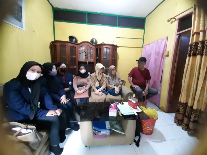 Senin, 15 Januari 2024 Kasie Kesra mendampingi kegiatan Pendampingan program studi administrasi kesehatan Itkes Wiyata Husada Kesehatan Samarinda di RT. 025, Jalan Ulin Gang 8.