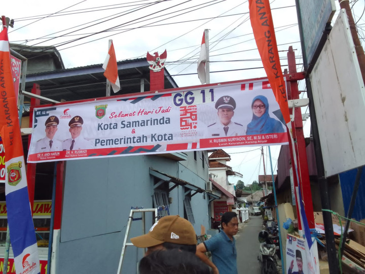 Sabtu, 20 Januari 2024, terlihat di beberapa ruas wilayah kelurahan Karang Anyar telah dipasang umbul-umbul dan spanduk dalam rangka perayaan HUT Kota Samarinda tahun 2024.