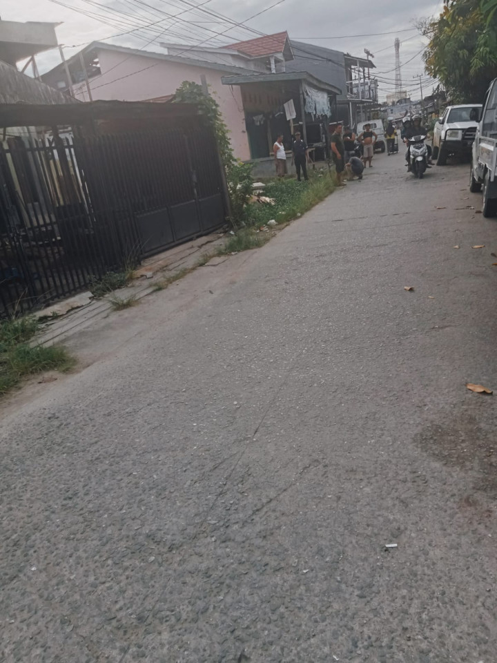 Minggu, 21 Januari 2024, Kegiatan Pelaksanaan Gotong Royong di RT. 030, 031 dan 034 di Jalan Kahoi Kelurahan Karang Anyar.