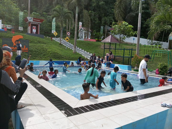 Senin, 22 Januari 2024, Kunjungan dari Bimbingan Belajar Triple B ke Taman Lalu Lintas Kelurahan Karang Anyar.