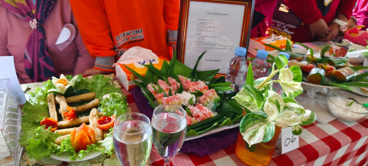 Selasa, 23 Januari 2024, Lurah menghadiri kegiatan Lomba kreasi makanan non beras di Gedung LPM Karang Anyar, dalam rangka HUT Kota dan Pemerintah Kota Samarinda.
